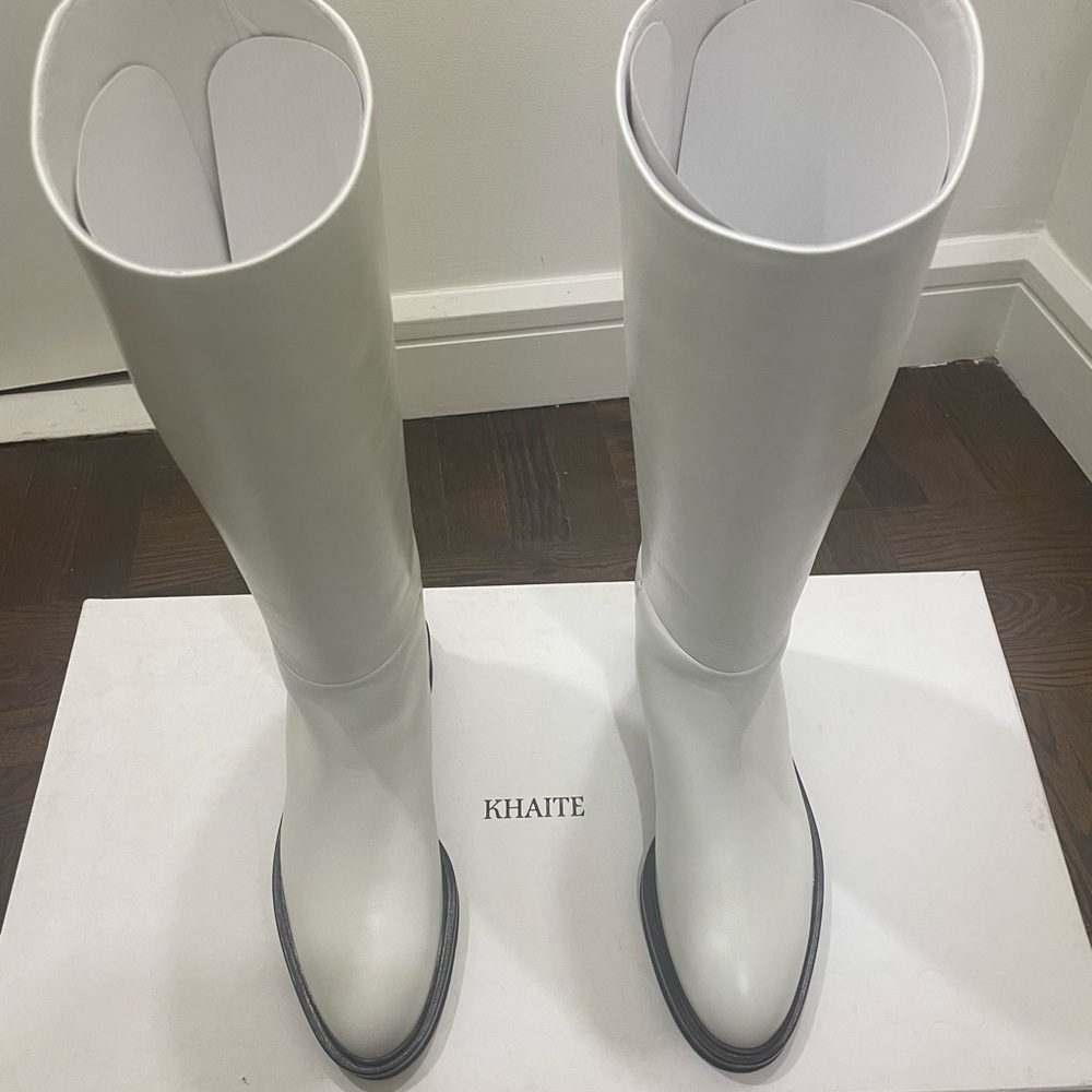 KHAITE DERBY KNEE HIGH RIDING BOOT IN LEATHER